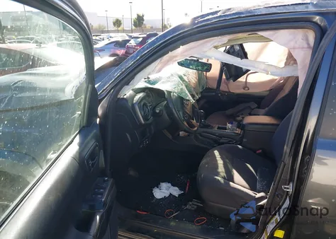 2017 Toyota Tacoma Trd Sport z USA, uszkodzony, nr VIN 3TMAZ5CN8HM032041